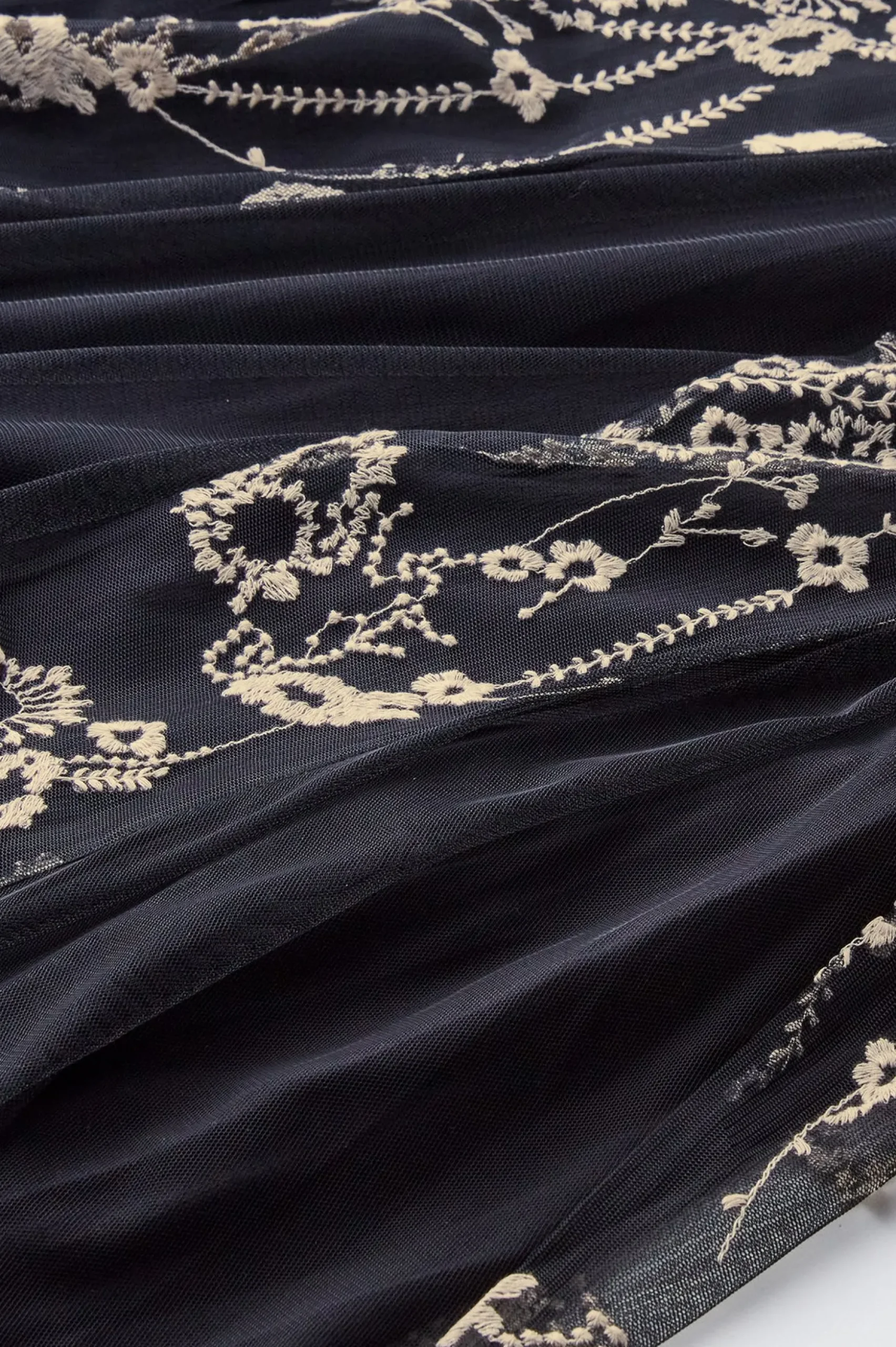 Petites Leatrice Embroidered Maxi Skirt