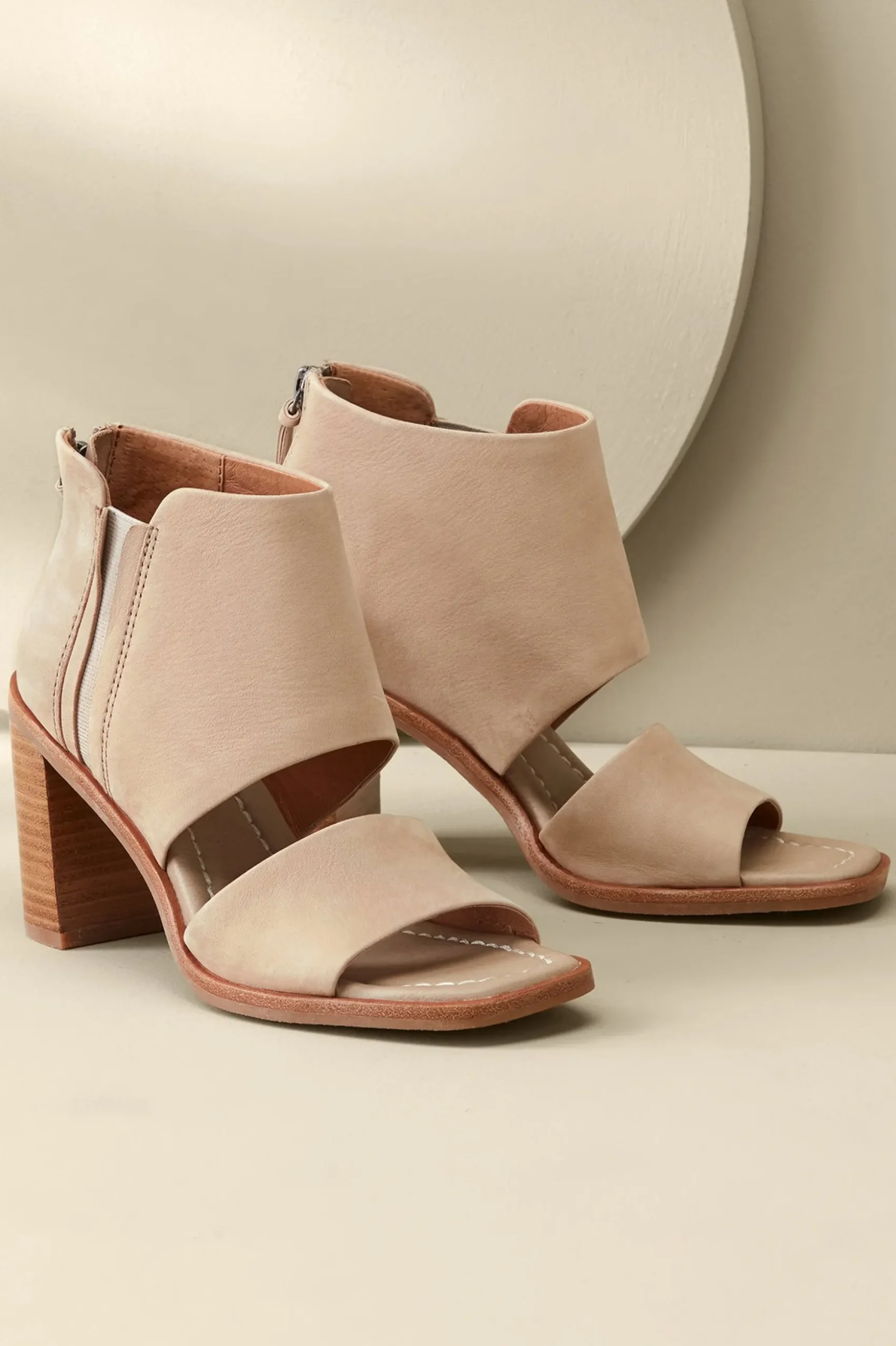 Sofft Sinclair Cutout Sandal